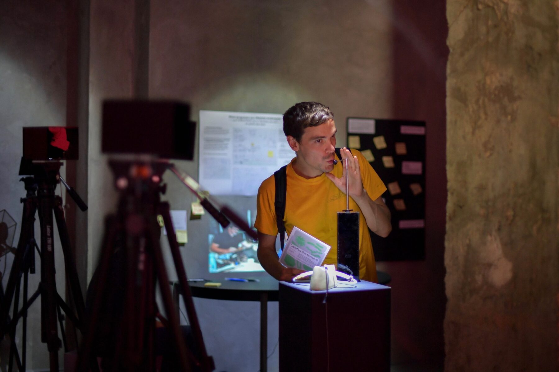 Useful Fictions •4 – Faire corps ; corps empêché, corps augmenté, corps social - Useful Fictions