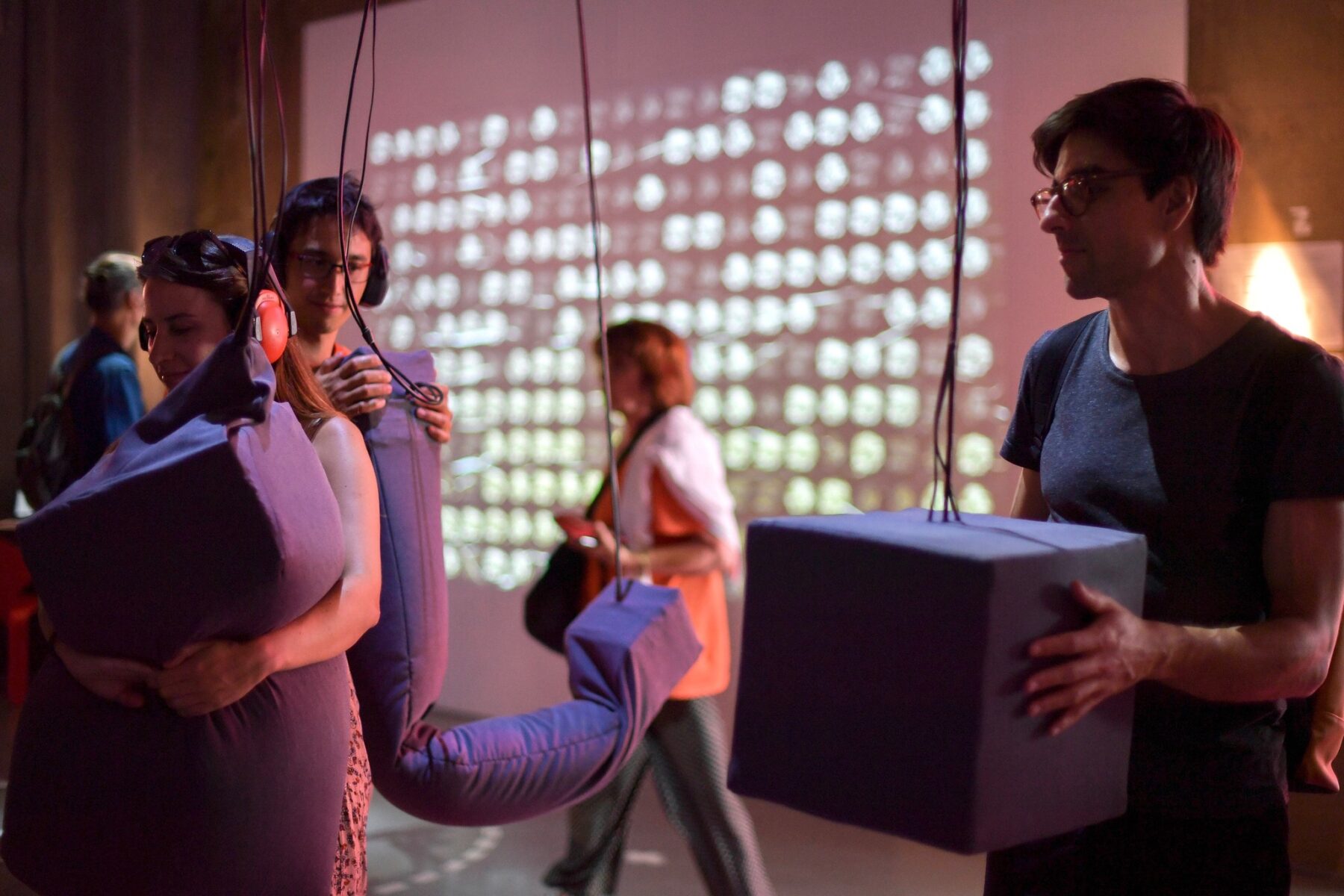 Useful Fictions •4 – Faire corps ; corps empêché, corps augmenté, corps social - Useful Fictions