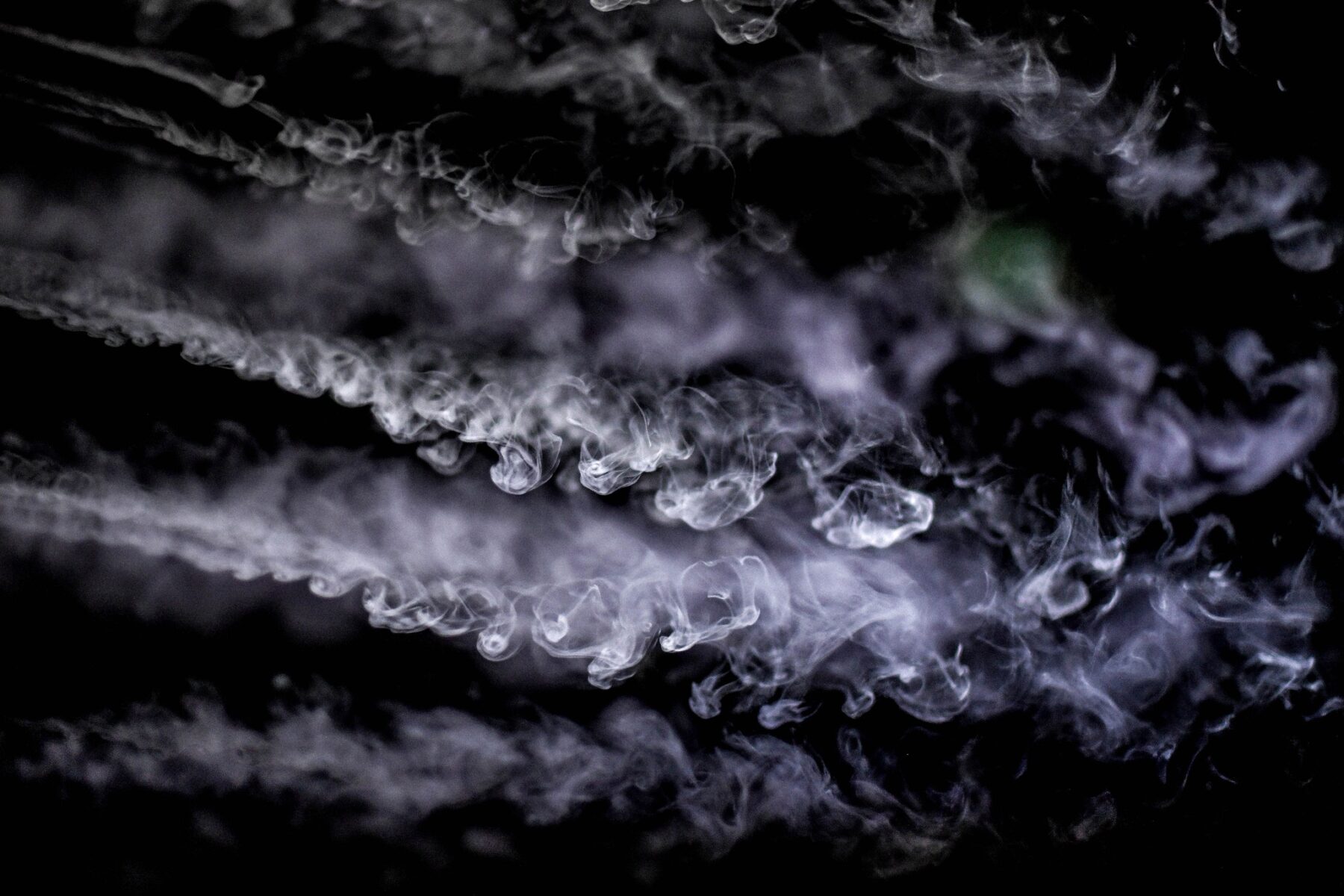 Et mainte page blanche entre ses mains froissée - Useful Fictions