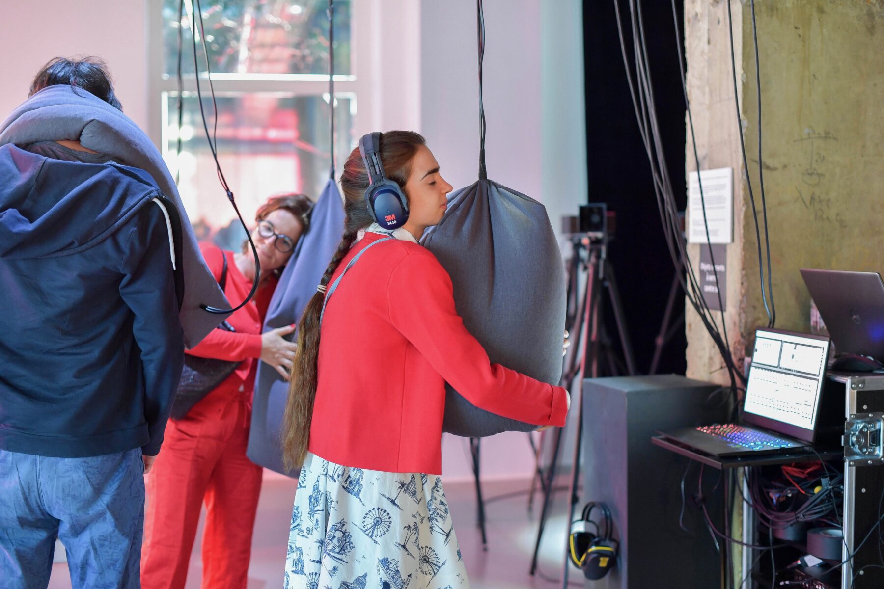 Useful Fictions •4 – Faire corps ; corps empêché, corps augmenté, corps social - Useful Fictions