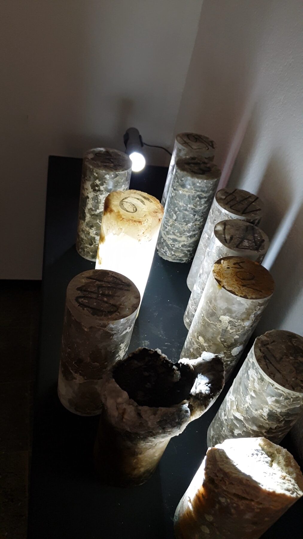 Irréversibles abstractions – Dissolution des mondes flottants - Useful Fictions